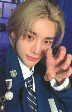 K-POP STRAY KIDS x SKZOO POP-UP & CAFE SKZOO'S MAGIC SCHOOL POP-UP STORE COLLECT BOOK HYUNJIN OFFICIAL PHOTOCARD