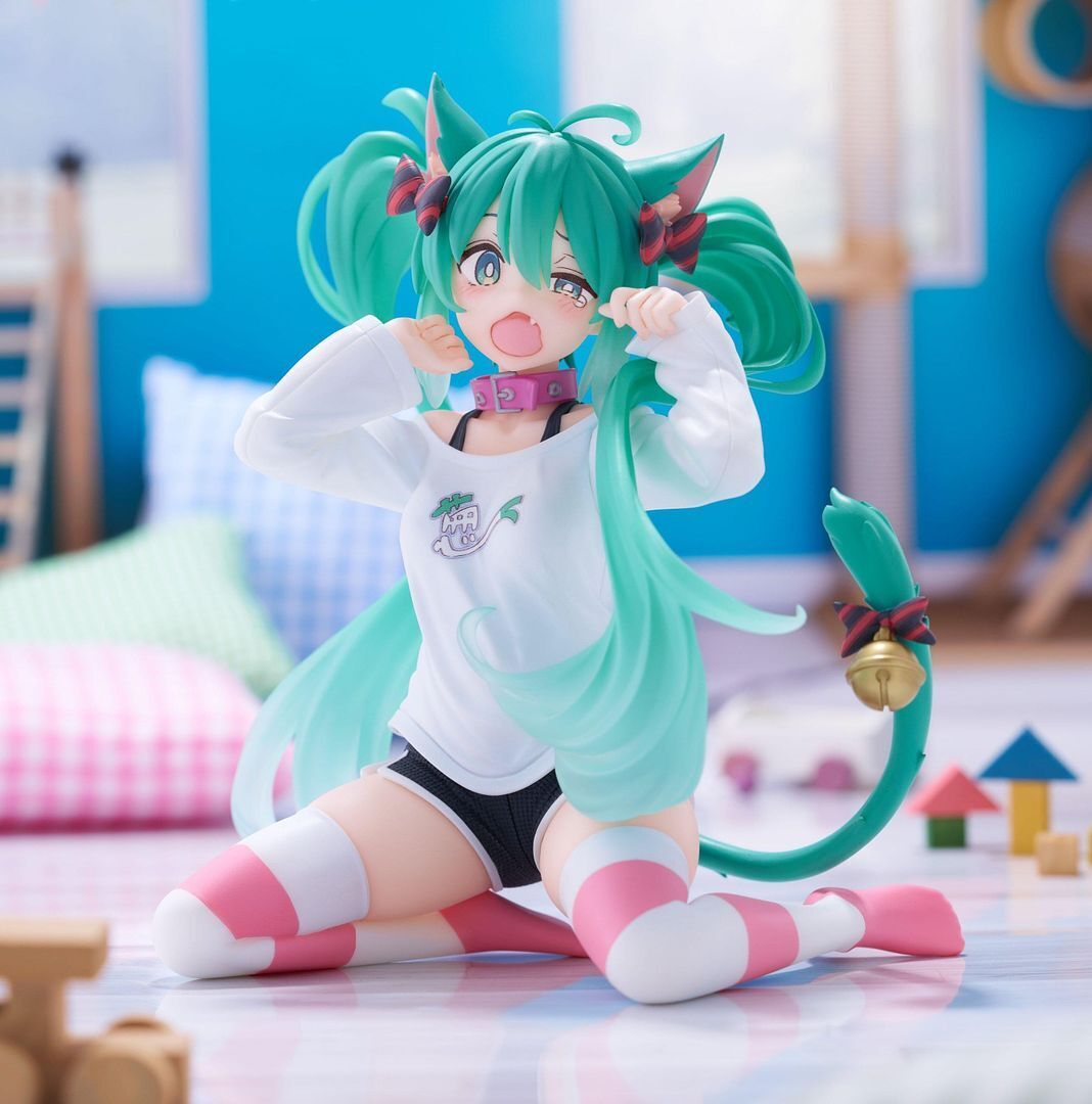 Hatsune Miku Desktop Cute Statue Figure With Cat Ears T-Shirt ver. *New In Box*