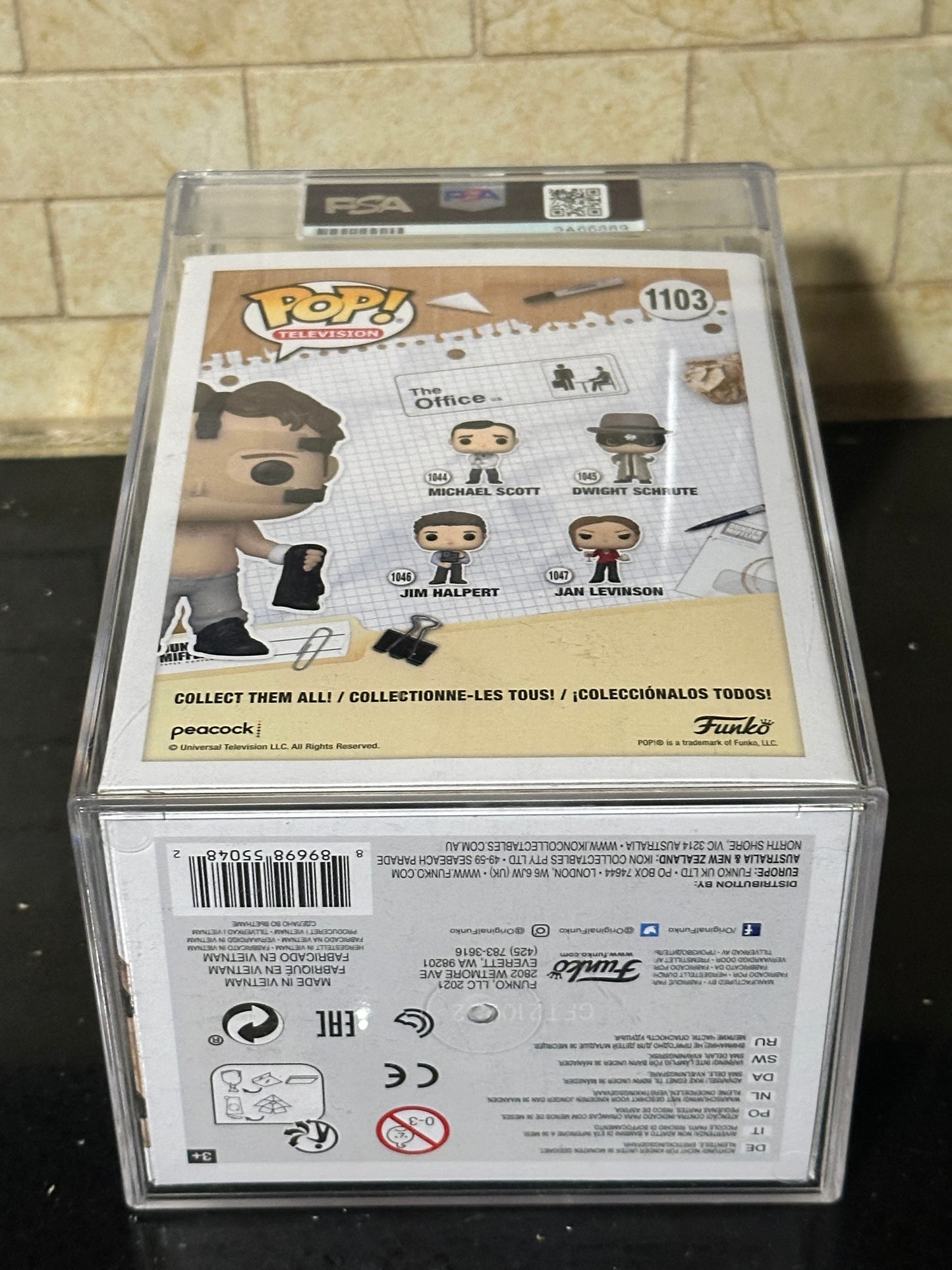 Funko Pop The Office 1103 Chase Dwight Schrute signed Rainn Wilson (Basketball) (Shirtless) PSA Authentic Hardcase encapsulated