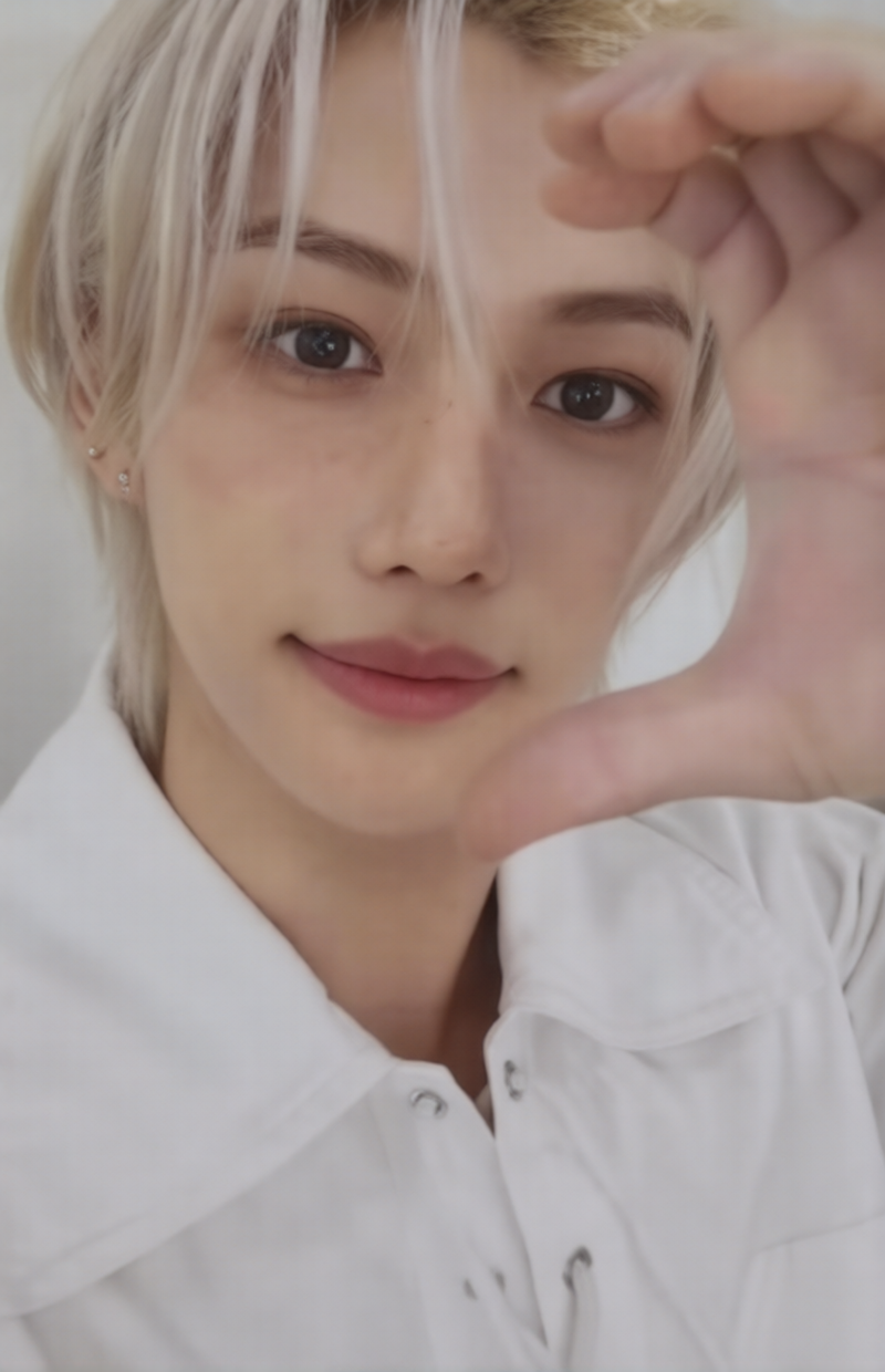 K-POP STRAY KIDS 2024 SEASON'S GREETINGS - Perfect Day with SKZ FELIX OFFICIAL PHOTOCARD