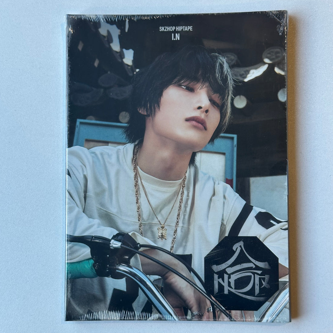 K-POP STRAY KIDS - SKZHOP HIPTAPE [合 (HOP)] (ACCORDION VER.) (8 VERSIONS)